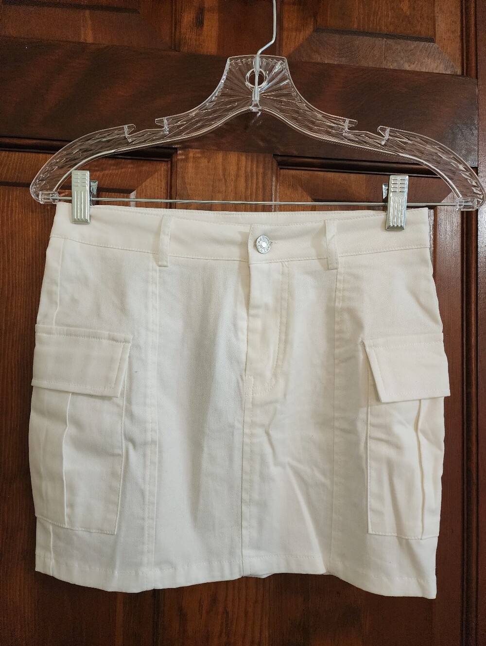 Lulu's White Cargo Pocket Women’s Shorts - Classic Summer Style (Size XS)